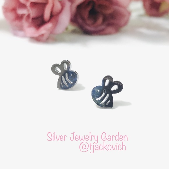 Small Silver Bee Stud Earrings - Picture 7 of 8